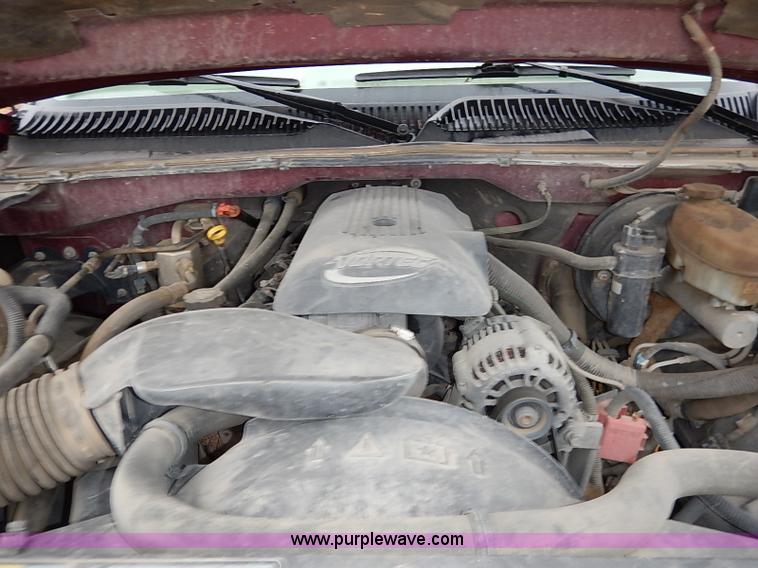 image for item I5208 2004 Chevrolet Silverado 1500 Z71 Ext. Cab pickup truck