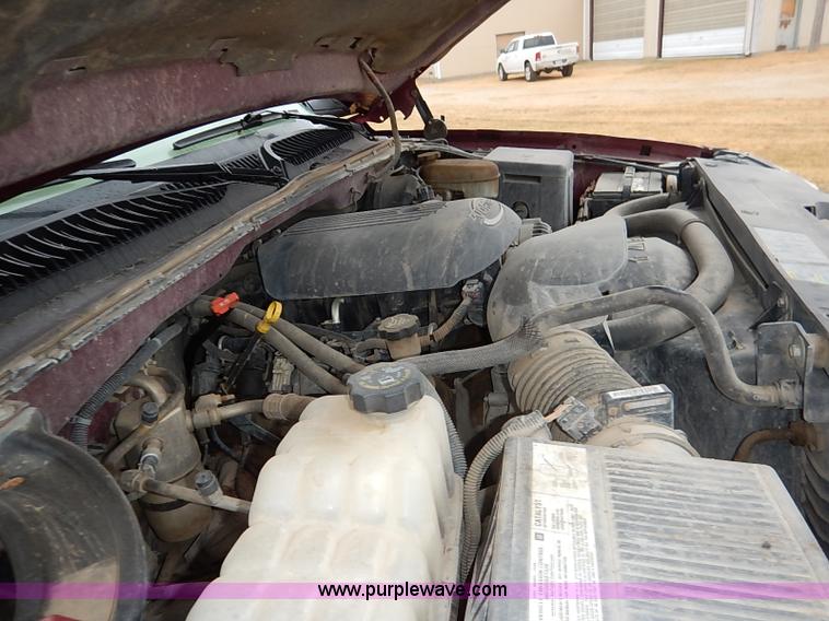 image for item I5208 2004 Chevrolet Silverado 1500 Z71 Ext. Cab pickup truck