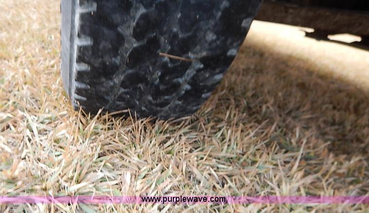 image for item I5208 2004 Chevrolet Silverado 1500 Z71 Ext. Cab pickup truck