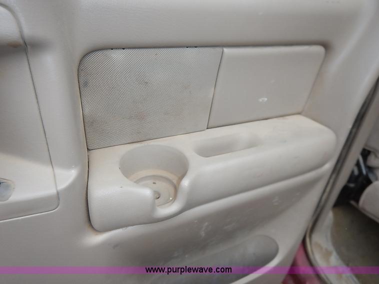 image for item I5208 2004 Chevrolet Silverado 1500 Z71 Ext. Cab pickup truck