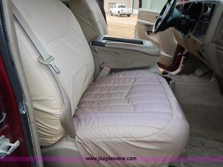 image for item I5208 2004 Chevrolet Silverado 1500 Z71 Ext. Cab pickup truck