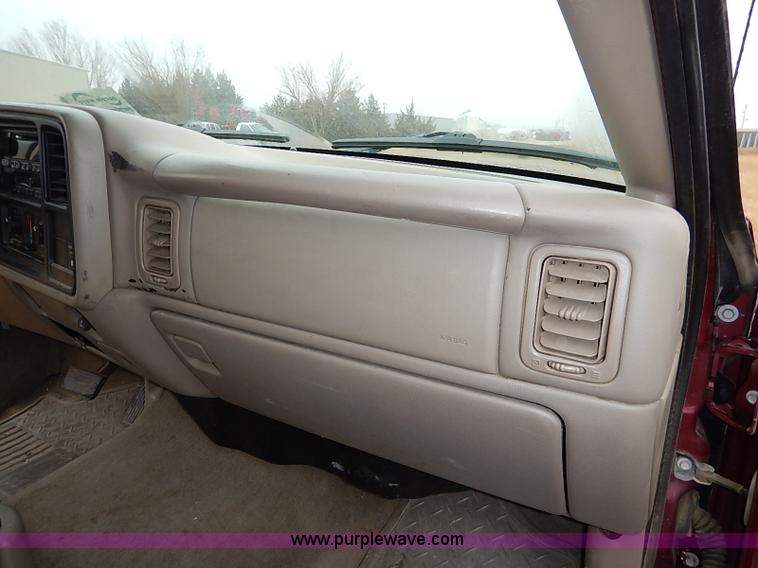 image for item I5208 2004 Chevrolet Silverado 1500 Z71 Ext. Cab pickup truck