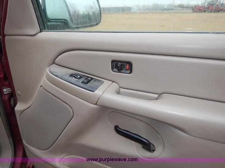 image for item I5208 2004 Chevrolet Silverado 1500 Z71 Ext. Cab pickup truck