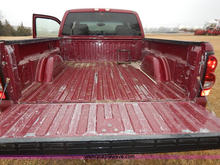 image for item I5208 2004 Chevrolet Silverado 1500 Z71 Ext. Cab pickup truck