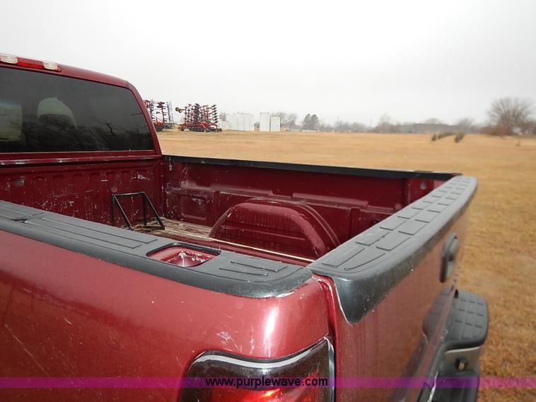 image for item I5208 2004 Chevrolet Silverado 1500 Z71 Ext. Cab pickup truck