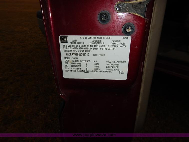 image for item I5208 2004 Chevrolet Silverado 1500 Z71 Ext. Cab pickup truck