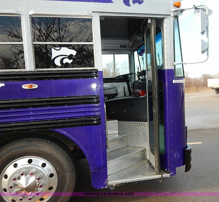 image for item I5214 1990 Blue Bird TC2000 tailgating bus