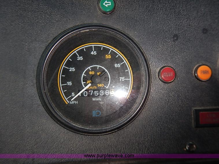 image for item I5214 1990 Blue Bird TC2000 tailgating bus