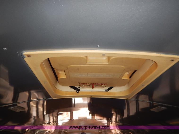 image for item I5214 1990 Blue Bird TC2000 tailgating bus