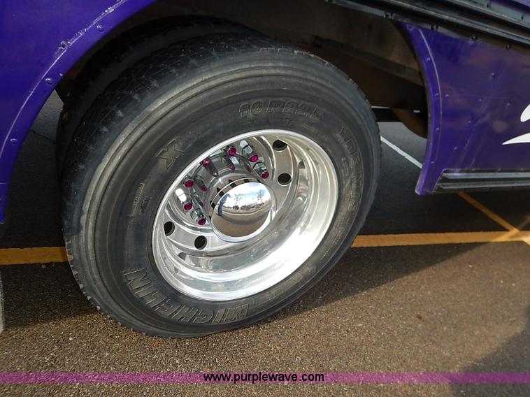 image for item I5214 1990 Blue Bird TC2000 tailgating bus