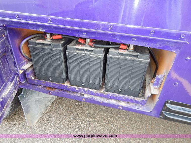 image for item I5214 1990 Blue Bird TC2000 tailgating bus