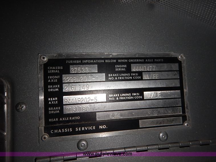 image for item I5214 1990 Blue Bird TC2000 tailgating bus