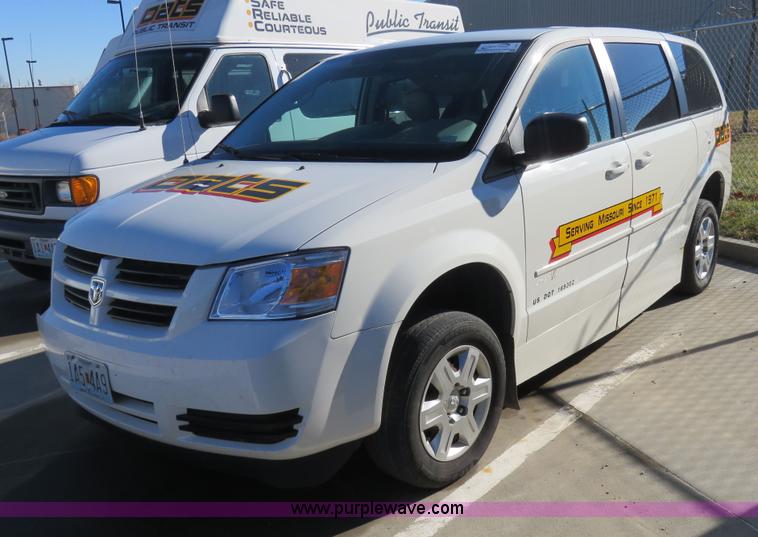 image for item I5971 2009 Dodge Grand Caravan SE handicap van