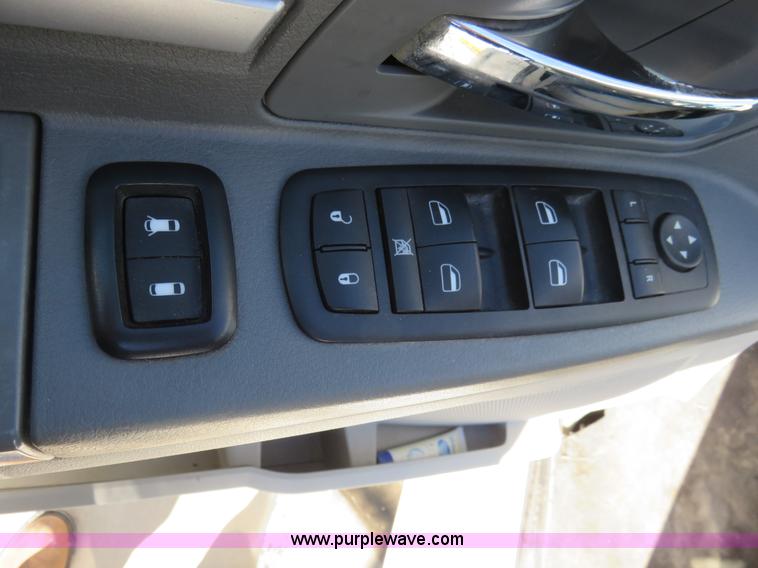 image for item I5971 2009 Dodge Grand Caravan SE handicap van