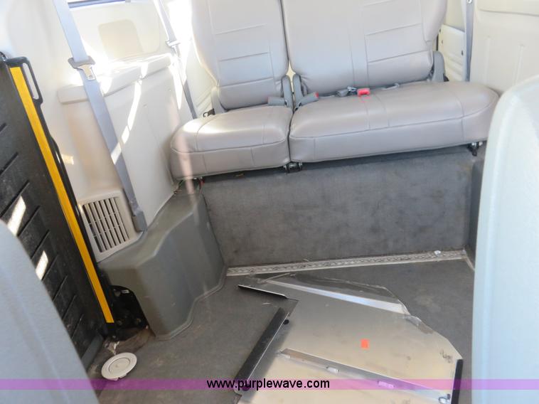 image for item I5971 2009 Dodge Grand Caravan SE handicap van