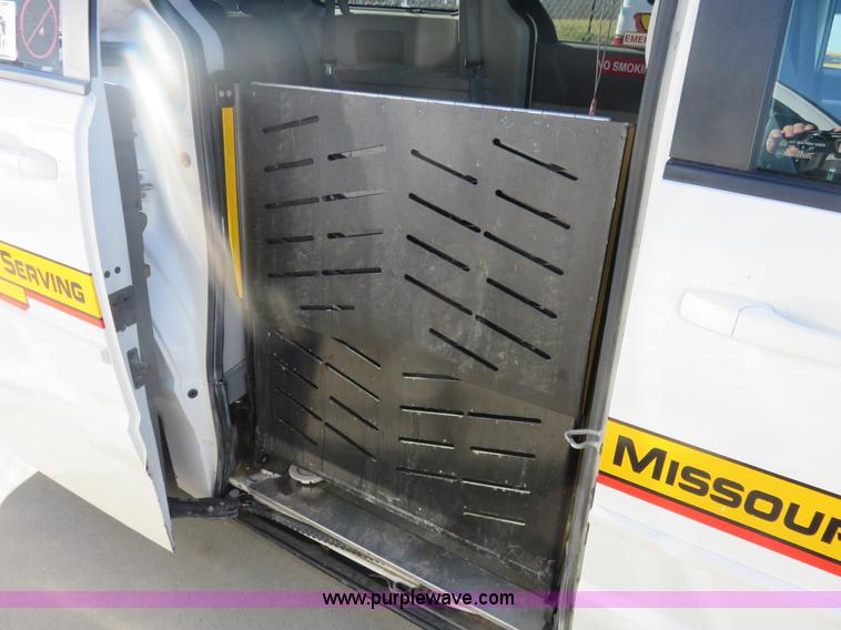 image for item I5971 2009 Dodge Grand Caravan SE handicap van