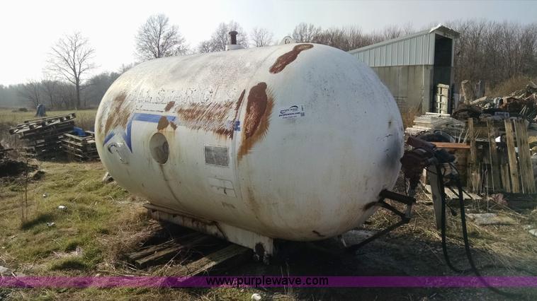 image for item I6917 2,250 gallon steel tank