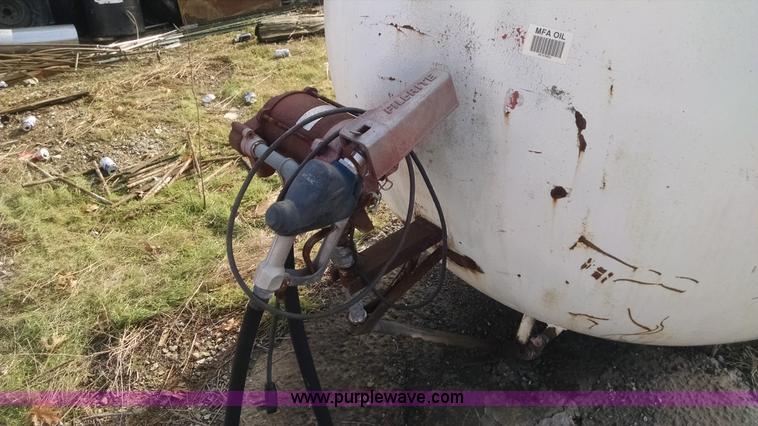 image for item I6917 2,250 gallon steel tank