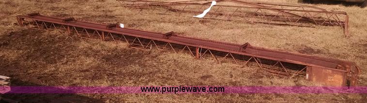 image for item I6919 Approximately 28' square bale conveyor