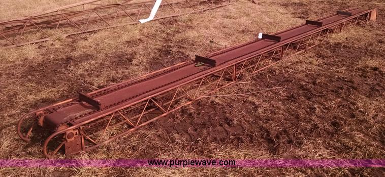 image for item I6919 Approximately 28' square bale conveyor