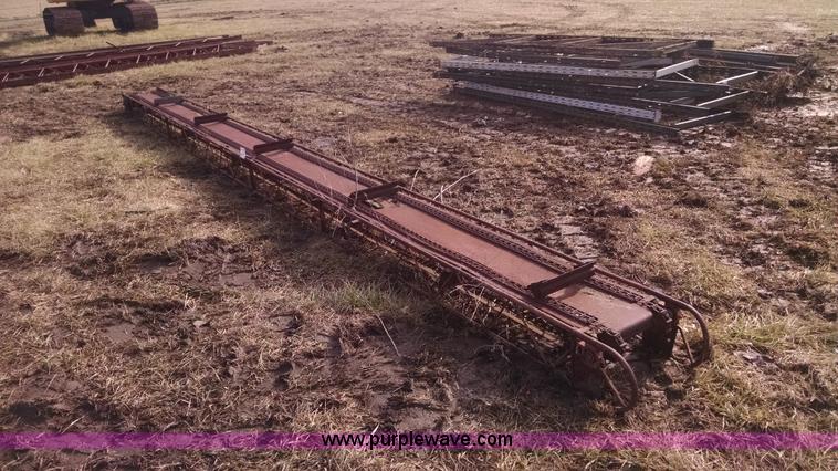 image for item I6919 Approximately 28' square bale conveyor