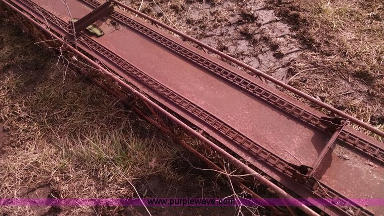 image for item I6919 Approximately 28' square bale conveyor