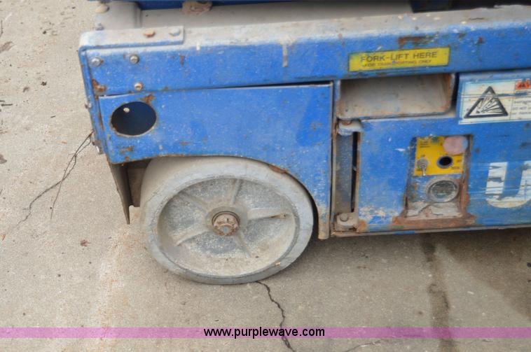 image for item I6935 Up Right MX19 scissor lift