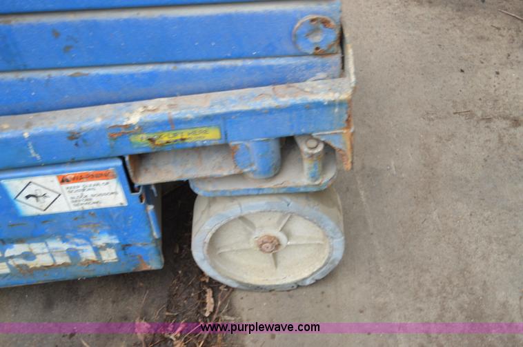 image for item I6935 Up Right MX19 scissor lift