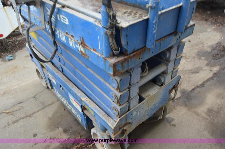 image for item I6935 Up Right MX19 scissor lift