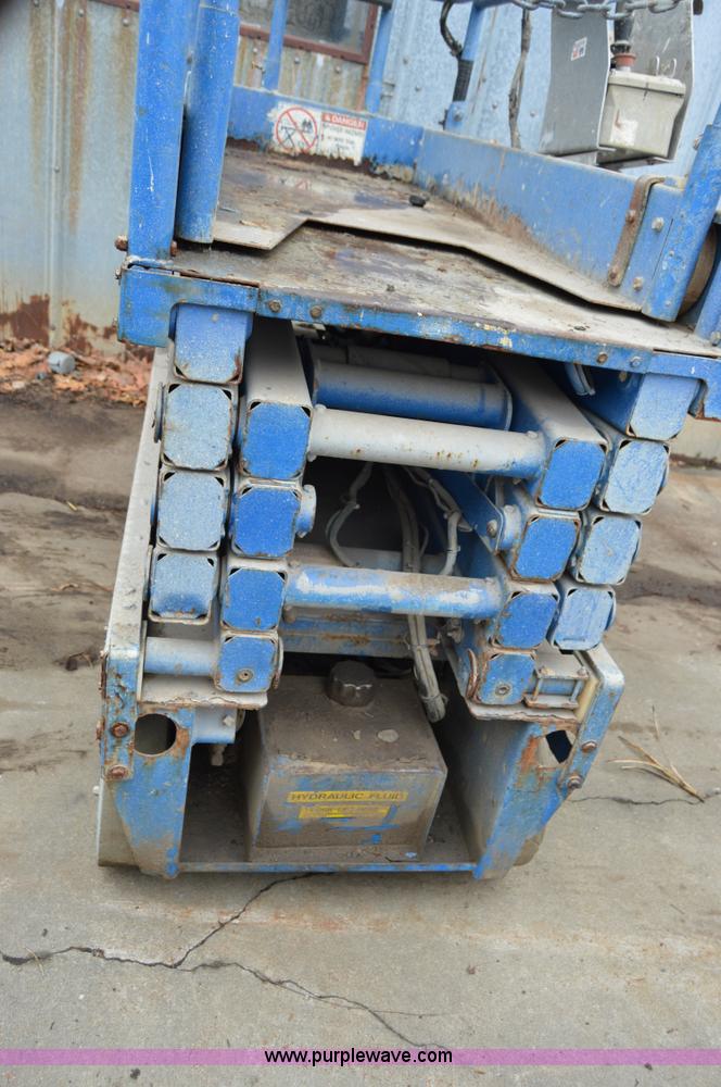 image for item I6935 Up Right MX19 scissor lift