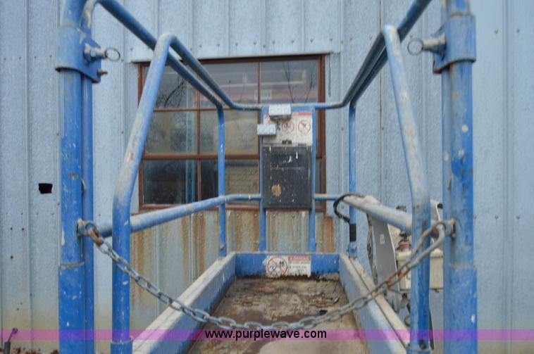 image for item I6935 Up Right MX19 scissor lift