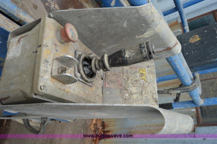 image for item I6935 Up Right MX19 scissor lift