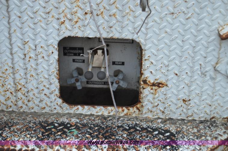 image for item I6940 94"W service bed rear bumper