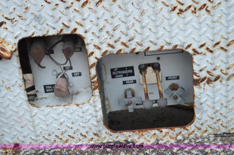 image for item I6940 94"W service bed rear bumper