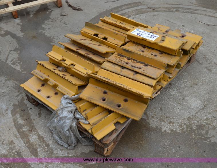 image for item I6944 Approximately 37 Caterpillar D4HXL track pads