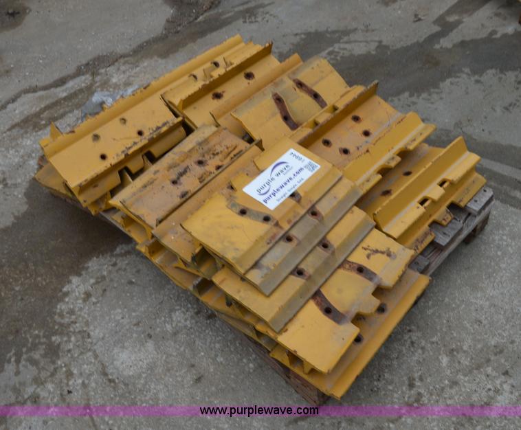 image for item I6944 Approximately 37 Caterpillar D4HXL track pads
