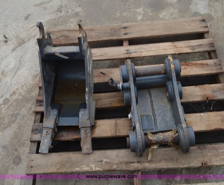 image for item I6946 Kubota quick attach and bucket