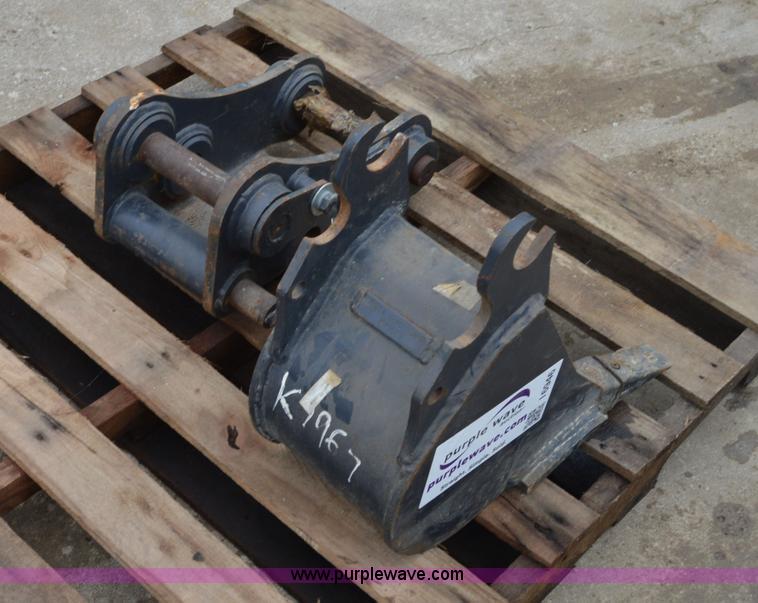 Kubota quick attach and bucket in Lexington, MO Item I6946 sold