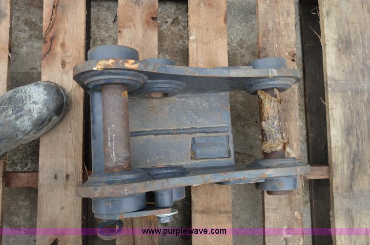 image for item I6946 Kubota quick attach and bucket