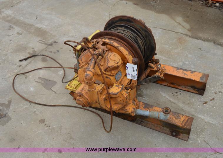 image for item I6947 Air tugger winch