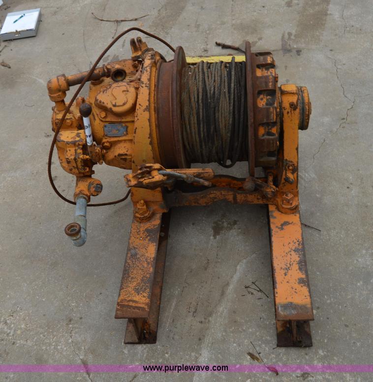 image for item I6947 Air tugger winch