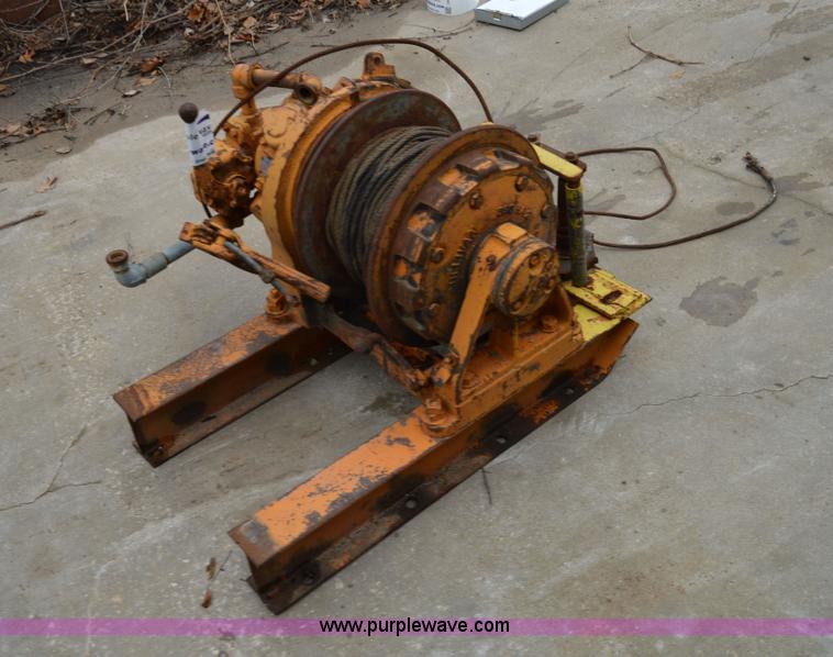image for item I6947 Air tugger winch
