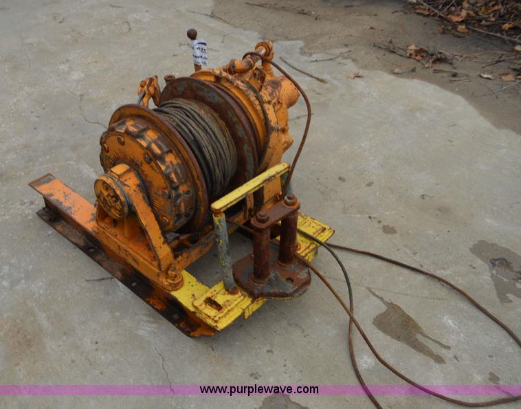image for item I6947 Air tugger winch