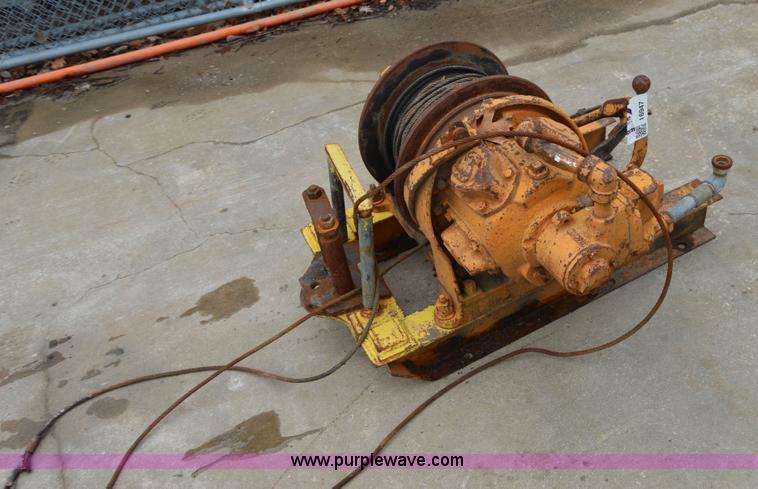 image for item I6947 Air tugger winch