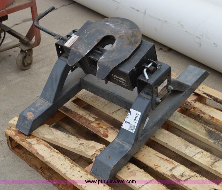 image for item I6956 Draw-Tite Pro Series 15000 B&W fifth wheel plate