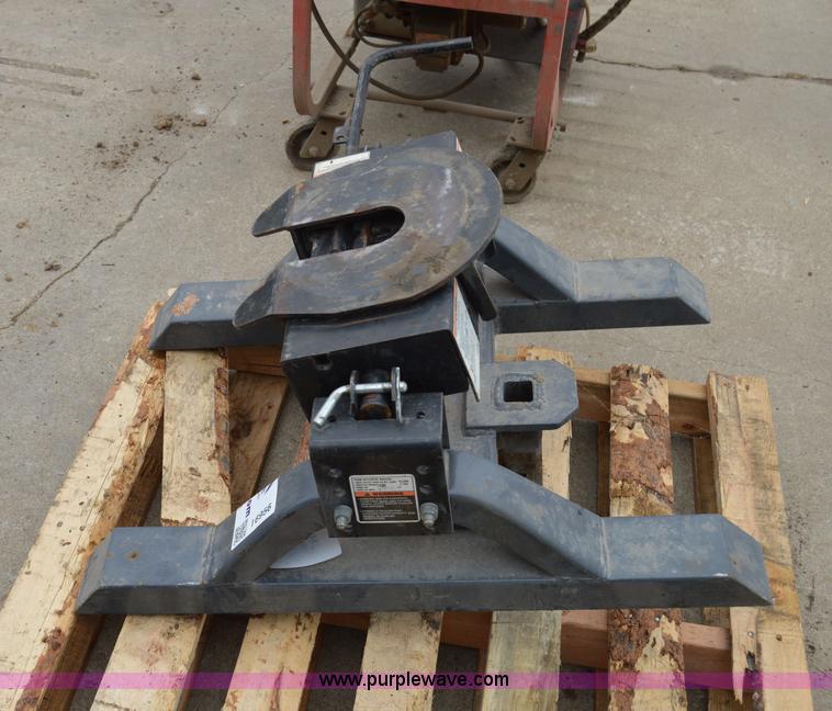 image for item I6956 Draw-Tite Pro Series 15000 B&W fifth wheel plate