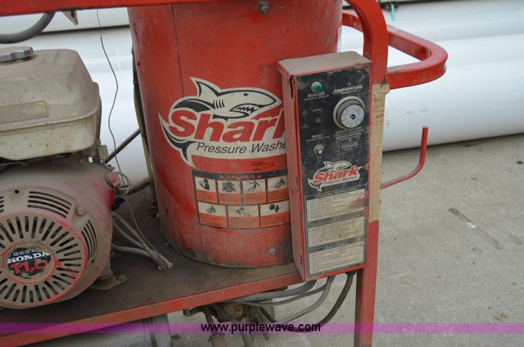 image for item I6957 Shark steam cleaner