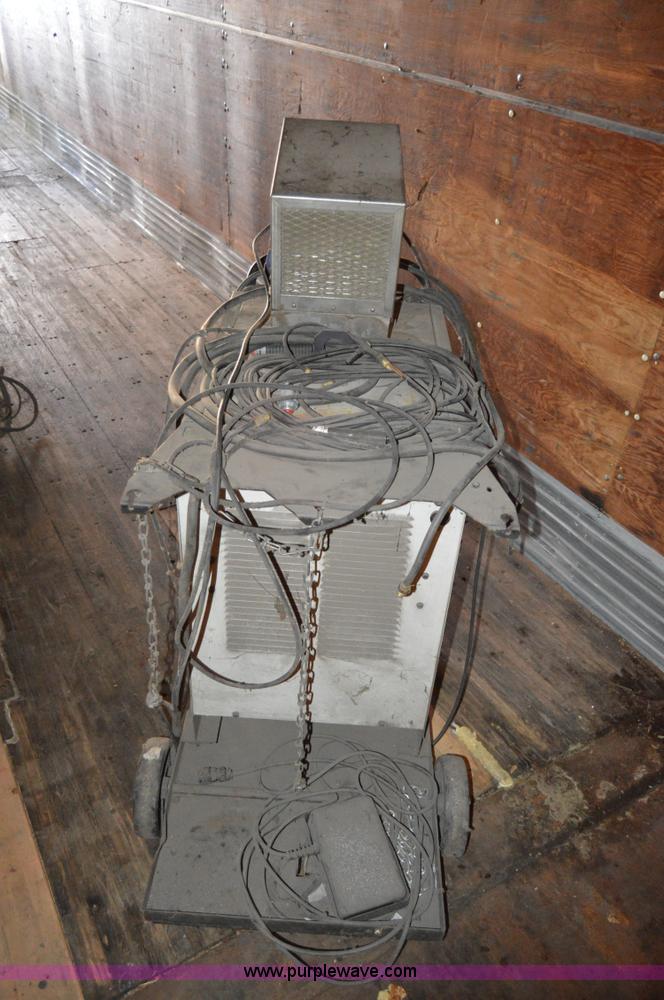 image for item I6966 Hobart Tigwave 250 AC/DC welder