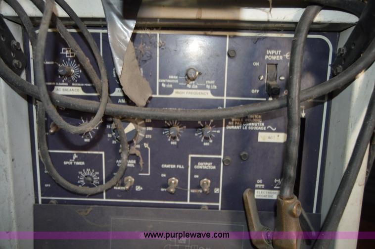 image for item I6966 Hobart Tigwave 250 AC/DC welder