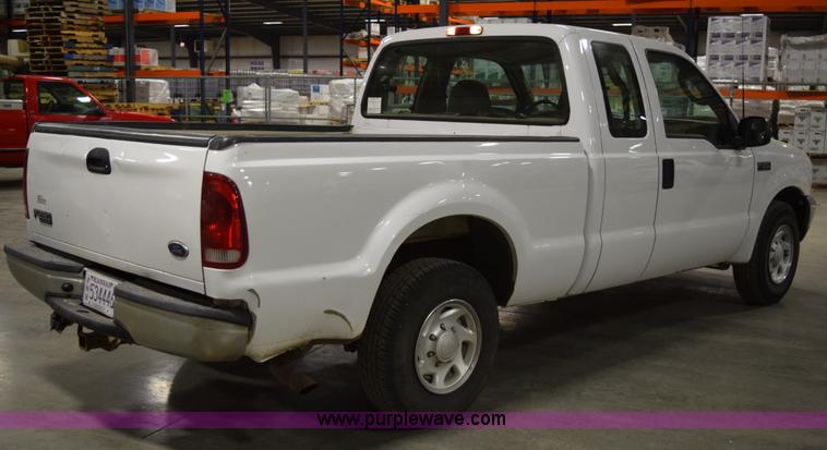 image for item I8583 2003 Ford F250 Super Duty XL SuperCab pickup truck